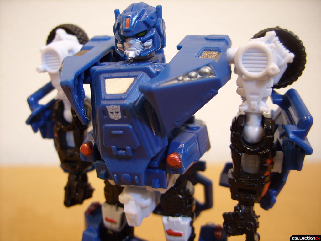 Scout-class Autobot Breacher- Robot Mode (torso, front)