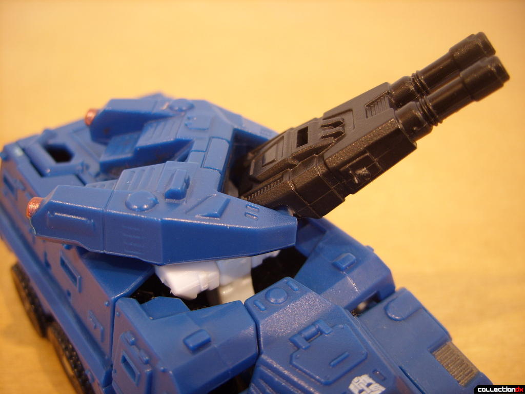 Scout-class Autobot Breacher- Vehicle Mode (turret posed)