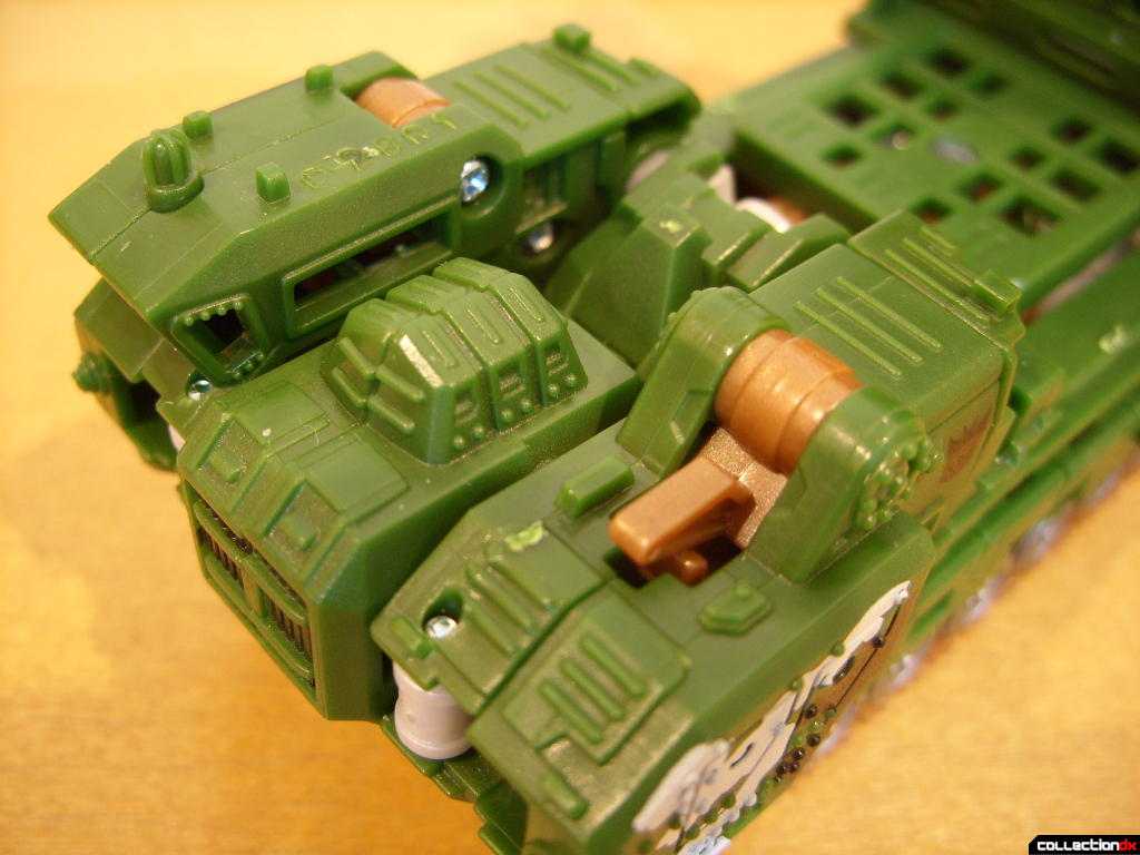 Deluxe-class Decepticon Hailstorm- Vehicle Mode (front detail, alt)