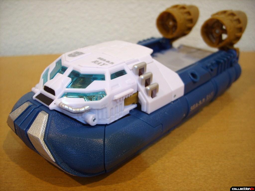 Voyager-class Autobot Sea Spray- vehicle mode (front)
