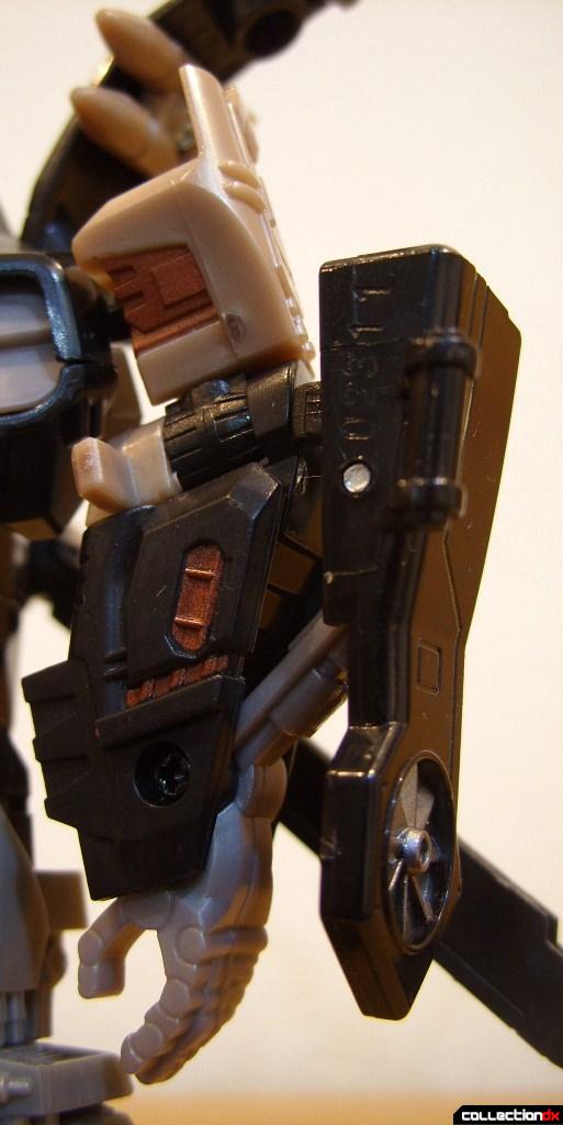 Deluxe-class Autobot Tomahawk- robot mode (left arm)
