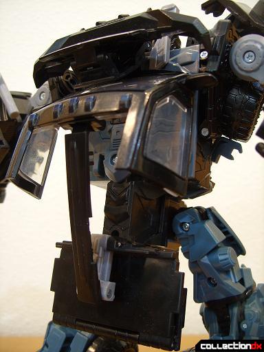 DotM Leader-class Autobot Ironhide (36)