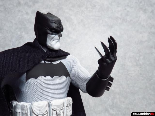 mezco dark knight batman 17