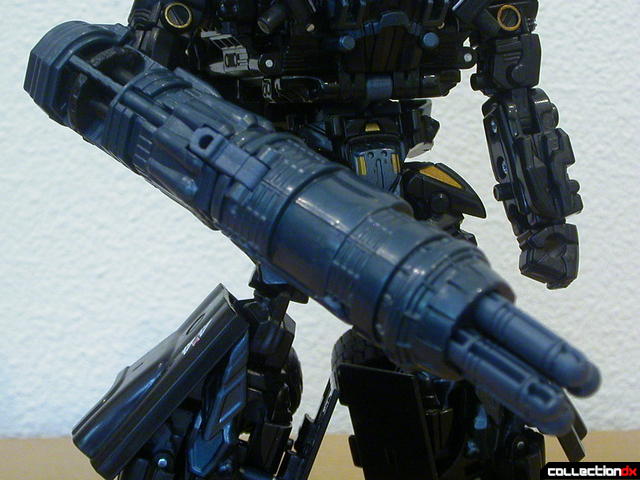 Autobot Ironhide- robot mode (cannons merged, detail)