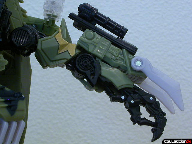 Decepticon Brawl- robot mode (left arm detail)