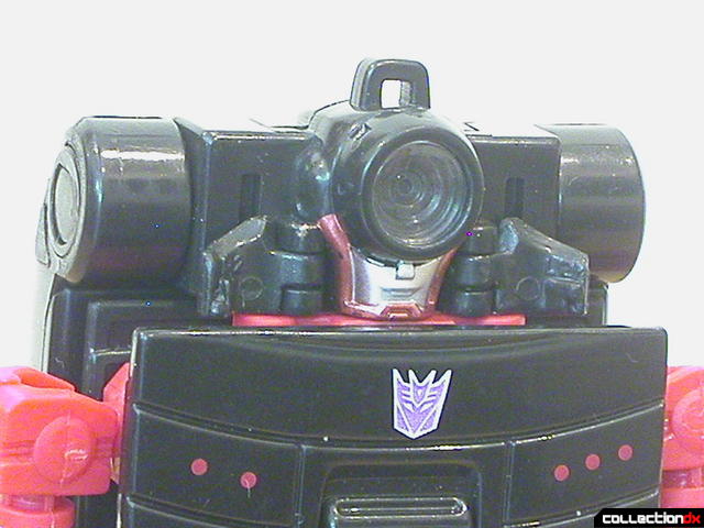 Decepticon Wite Tap V20- robot mode (head detail)