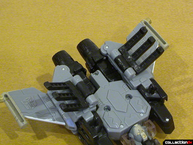 Autobot Skyblast- vehicle mode (claws detail, open)
